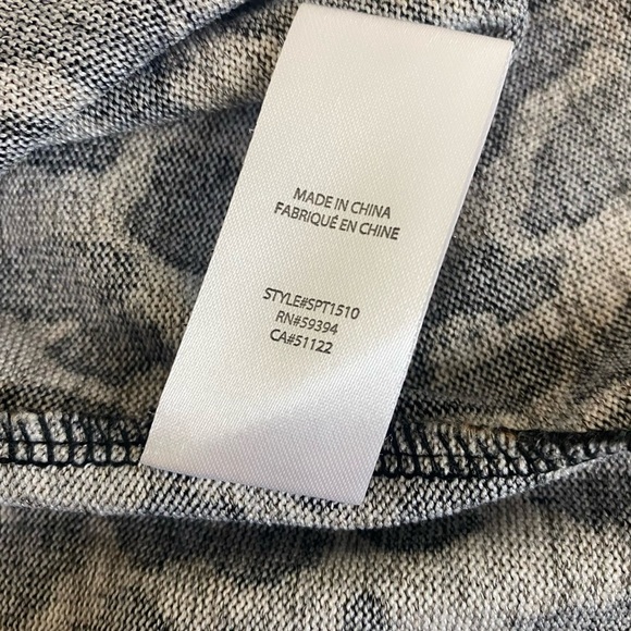 Beach Lunch Lounge Cheetah High Neck Lightweight Sweater Size L - Picture 6 of 6